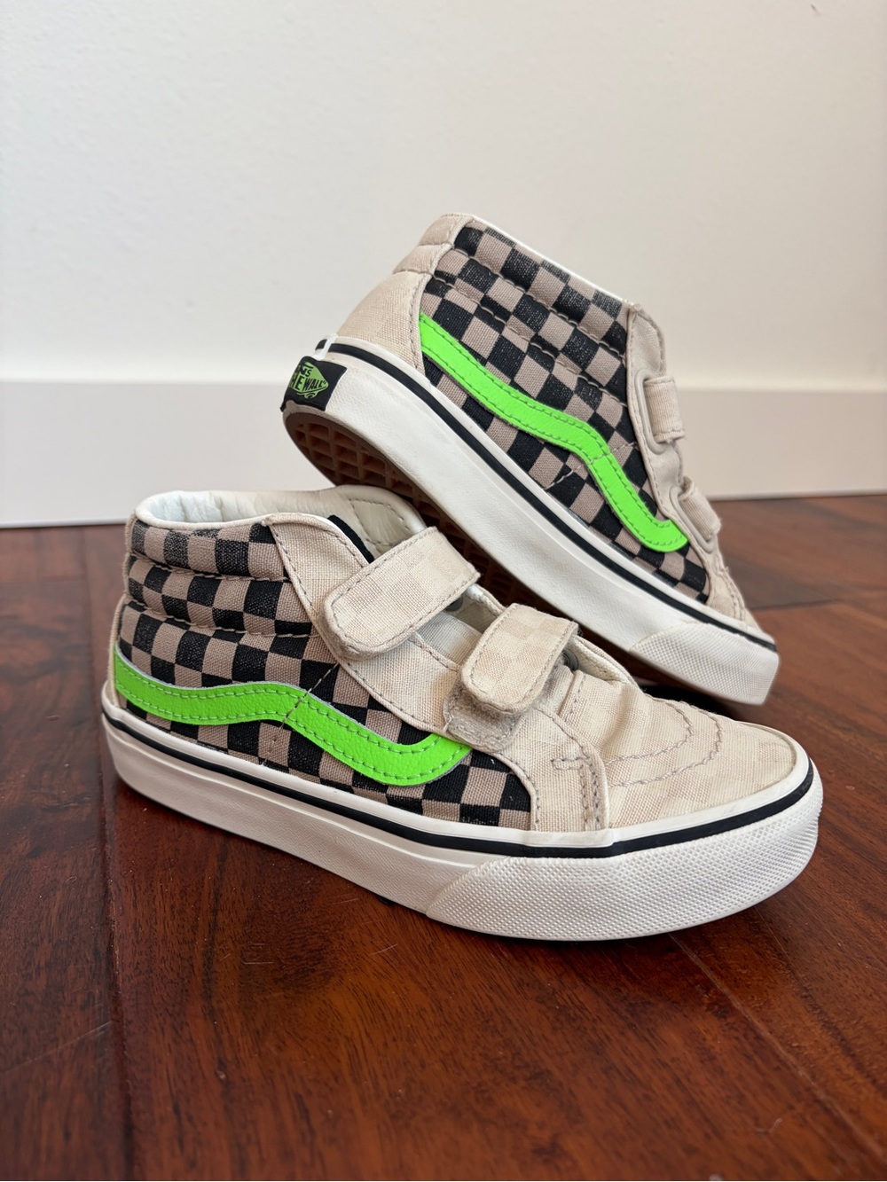 Vans | Kids | Sk8-Hi Shoes Checkered Neon Green Stripe (Glow in the Dark) | 13.5
